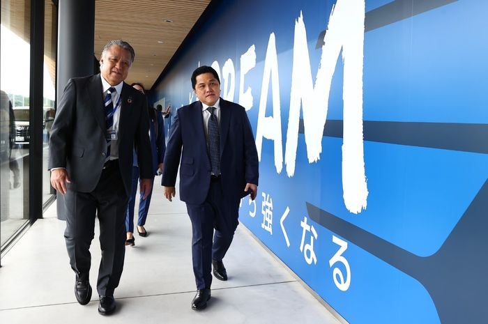 Ketua Umum PSSI Erick Thohir dan President of Japan Football Association (JFA) Tashima Kohzo.