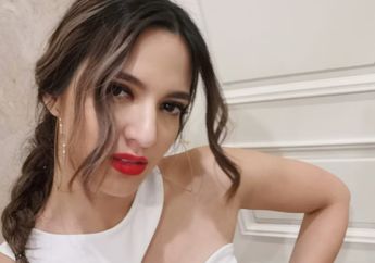 Istri Ardi Bakrie Unggah Foto Seksi Pakai Tank Top Warna Kulit, Tampilan Nia Ramadhani Justru Sukses Banjir Pujian!