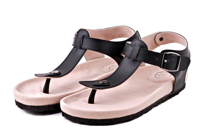 5 Rekomendasi Sandal Cewek Brand Lokal Buat Kadoin Pacar atau Gebetan