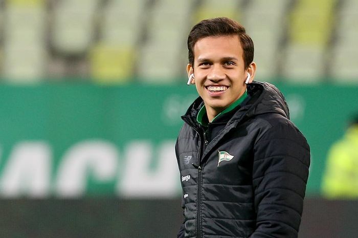 Egy Maulana Vikri Saat memasuki Stadion Energa Gdansk saat Lechia Gdansk  melawan Wisla Krakow, dalam lanjutan pekan ke-23 Ekstraklasa, Sabtu (23/2/2019) atau Minggu dini hari WIB.