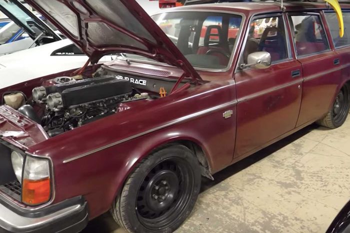 Bosen Pakai 2JZ, Volvo 245 Lawas Cangkok Mesin V10 Lambo 