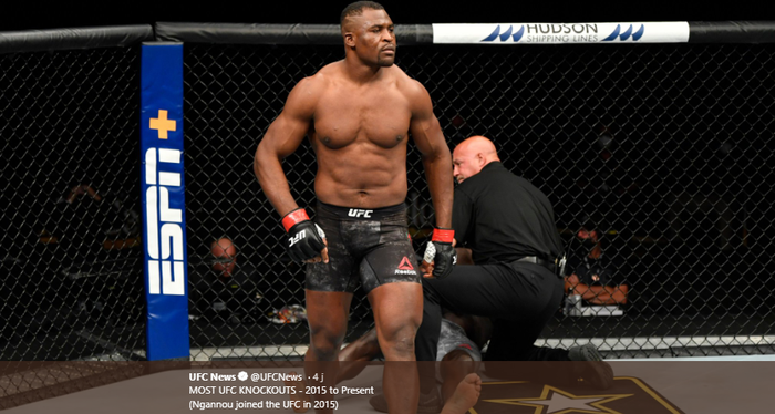 Petarung UFC asal Kamerun, Francis Ngannou, ketika beraksi pada ajang UFC 249 di VyStar Veterans Memorial, Jacksonville, Florida, AS, Minggu (10/5/2020).