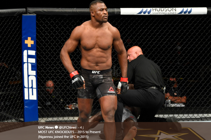 Petarung UFC asal Kamerun, Francis Ngannou, ketika beraksi pada ajang UFC 249 di VyStar Veterans Memorial, Jacksonville, Florida, AS, Minggu (10/5/2020).