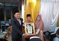 Viral Pernikahan Suami Istri dengan Mahar Sandal Jepit, Begini Faktanya