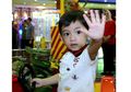 Jalan-jalan di Mal Bareng sang Kakek, Jan Ethes Cucu Presiden Jokowi Pakai Sepatu Seharga Rp5,7 juta!