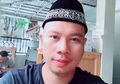 Dinyatakan Bebas dari Rutan Salemba, Vicky Prasetyo Langsung Sujud Syukur Sampai Disambut Bahagia oleh Keluarga
