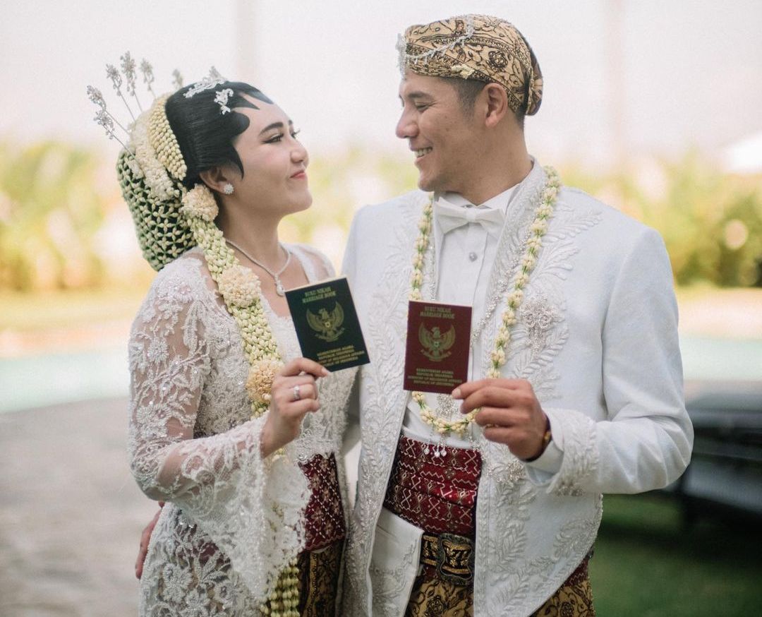 Pernikahan Via Vallen dengan Chevra Yolandi Disaksikan Dua Menteri! - Semua  Halaman - CewekBanget
