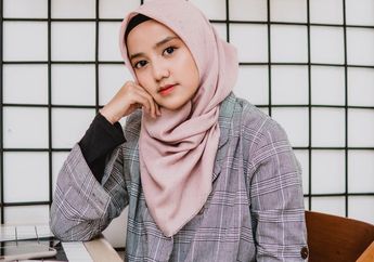 4 Gaya Santun Putri Yusuf Mansur, Wirda Mansur Pakai Hijab Warna Pastel yang Manis