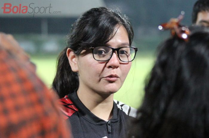 Sekjen PSSI, Ratu Tisha Destria, menjawab pertanyaan wartawan di Stadion Pajajaran, Bogor, Sabtu (25/5/2019).