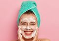 Kinclong! 4 Sabun Cuci Muka Vitamin C Bikin Wajah Glowing dan Cerah