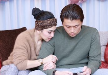 Jadi Sorotan Saat Makan Bareng Luna Maya, Kebiasaan Reino Barack Ini Juga Dilakukannya dengan Syahrini, Bikin Warganet Geram!