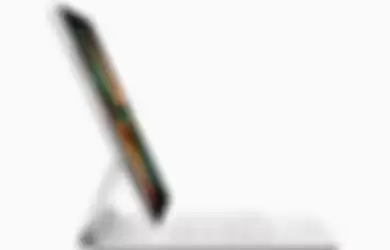 iPad Pro 2021 dengan Magic Keyboard dan Apple Pencil.