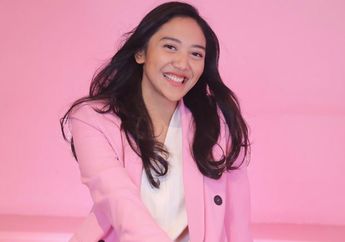 Kerap Bergaya Cuek Depan Kamera, Dara Ayu yang Baru Ditunjuk Jokowi Sebagai Staf Khusus Milenial Ini Rupanya Bukan Orang Sembarangan. Bapaknya Adalah Anak Singkong yang Jadi Orang Terkaya No 7 di Indonesia dalam Usia Muda