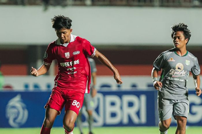 Arkhan Kaka saat bermain bagi Persis Solo dalam laga kontra Persebaya Surabaya (8/4/2023). 