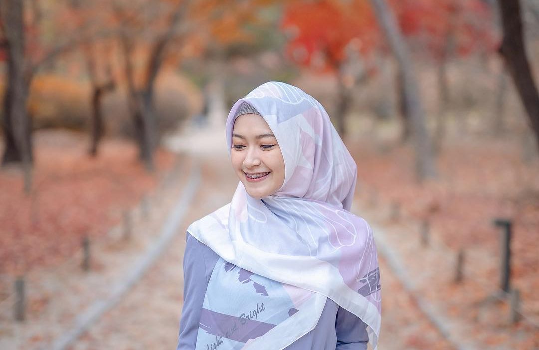 Jadi Tren Model Hijab 2020 Kerudung Segi Empat Masih Jadi Mode Hijab Incaran Para Moms Yang Siap Rayakan Lebaran Semua Halaman Nakita