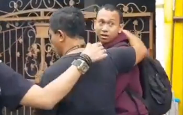 HS ketika hendak digelandang ke kantor polisi