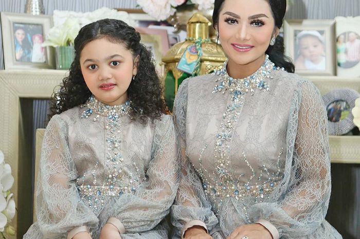 Tabloid NOVA Terbaru: Amora, Anak Krisdayanti Isi