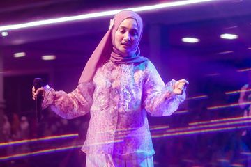 Lirik Lagu Salahkah Aku Terlalu Mencintaimu By Fatin Shidqia Sonora Id
