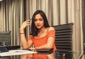 Seksi Banget! Ini Gaya OOTD Marion Jola dengan Atasan Tanpa Lengan Dipadu Tas Harga 28 Juta Rupiah