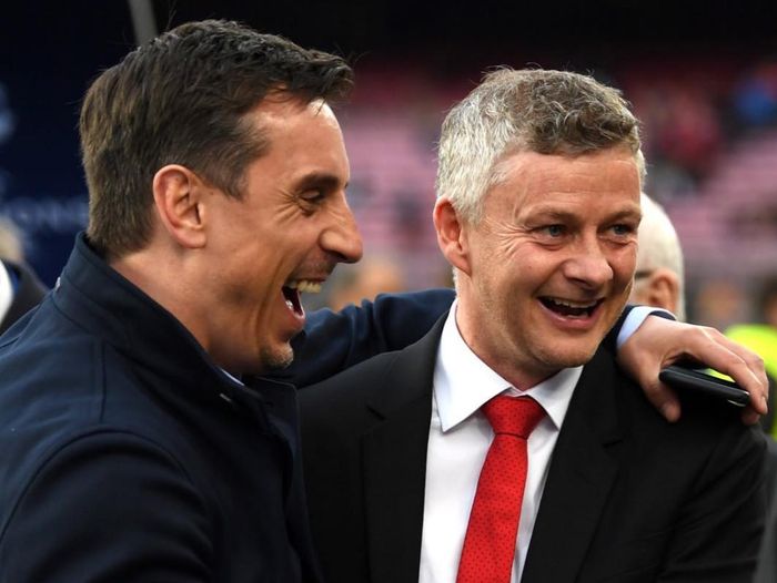 Gary Neville (kiri) dan Ole Gunnar Solskjaer (kanan)