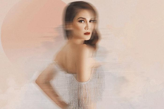Ditinggal Nikah, Luna Maya Pergi Liburan Sambil Bawa Tas Mewah Seharga Lebih dari 200 Juta!