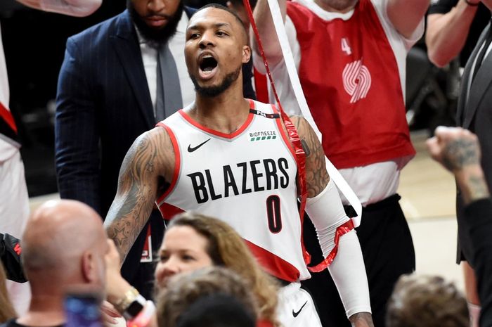 Ekspresi Damian Lillard setelah memastikan Portland Trail Blazers lolos ke semifinal wilayah NBA 2018/19 usai mengalahkan Oklahoma City Thunder pada Rabu (24/4/2019)