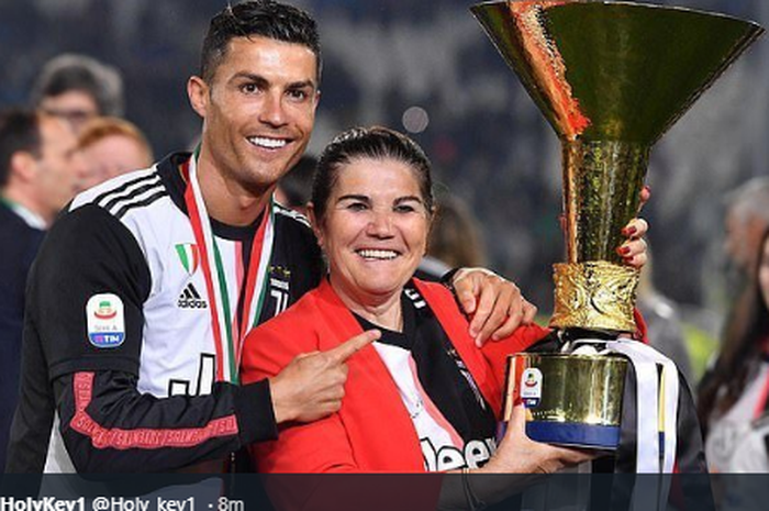 Cristiano Ronaldo dan ibundanya, Maria Dolores dos Santos Aveiro.