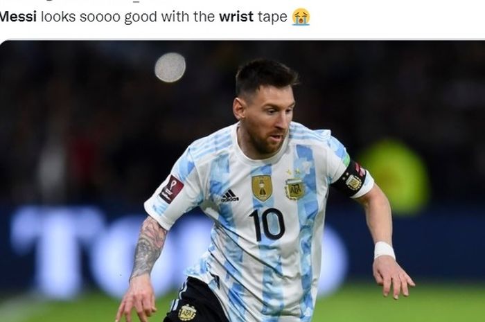 Aksi Lionel Messi bersama timnas Argentina saat mengenakan wrist tape.