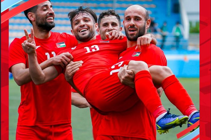 Pemain timnas Palestina melakukan selebrasi setelah mencetak gol ke gawang Filipina dalam laga penyisihan Grup Q Kualifikasi Piala Asia 2023 di MFF Stadium, Ulaanbaatar, Mongolia, Selasa