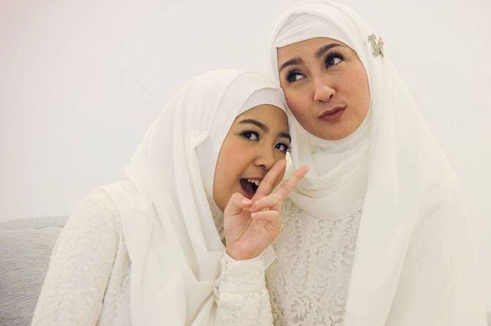 Dulu Gagal Berumah Tangga, Desy Ratnasari Menangis Pilu Saat Dengar