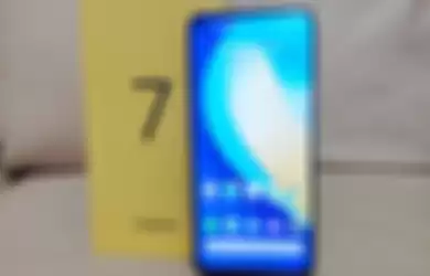 realme 7 dan box tampak depan