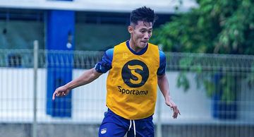 Henhen Herdiana menjalani latihan bersama Persib Bandung pada Kamis (30/11/2023) di Stadion Persib Sidolig, Bandung pasca dipulangkan dari Dewa United