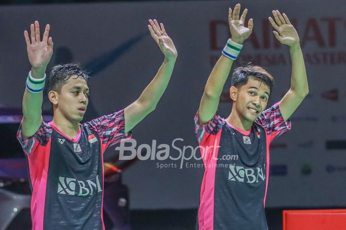 Atlet bulu tangkis ganda putra Indonesia, Fajar Alfian dan Muhammad Rian Ardianto, sedang merayakan keberhasilan di Istora Senayan, Jakarta, 11 Juni 2022.