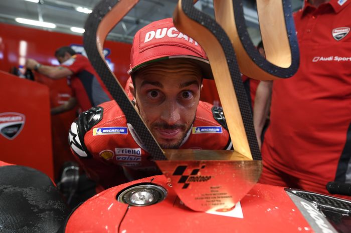 Pembalap Mission Winnow Ducati, Andrea Dovizioso berpose seusai memenangi MotoGP Austria Minggu (11/6/2019)