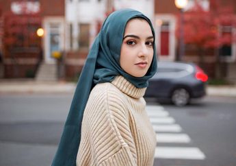 Stylish! Tiru 5 Padu Padan Oversized Sweater untuk Hijabers yang Cocok Dipakai saat Musim Hujan!