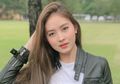 Natasha Wilona Foto Seksi Pakai OOTD Celana Hotpants Pamer Paha dan High Knee Boots, Netizen: Member Blackpink!