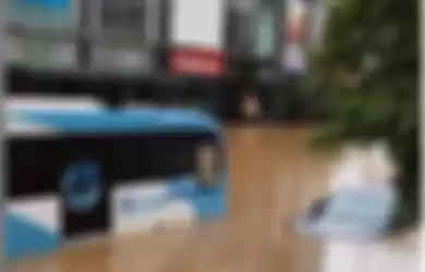 Banjir di apartemen Anya Geraldin .