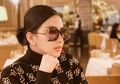 Pamer Foto Bergaya Simpel dengan Tas Mewah Seharga Rp360 Juta, Syahrini Justru Bikin Netizen Salfok dengan Perutnya, Hamil?