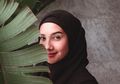 Modis nan Santun Bergaya Hijab Syar'i, Zaskia Sungkar Tampil Mewah dengan Tas Ratusan Juta Rupiah