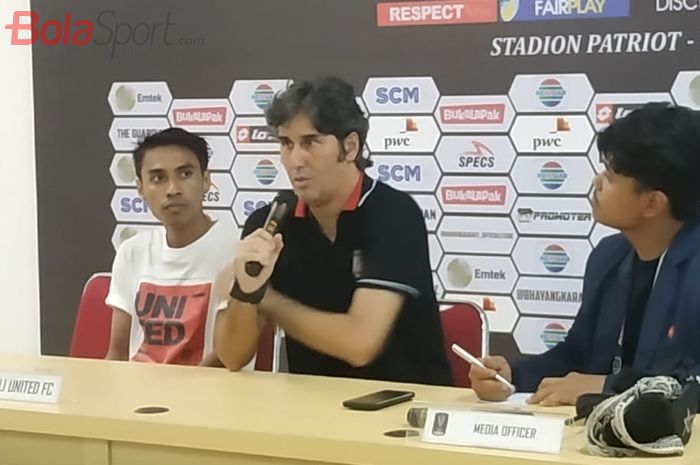 Pemain dan pelatih Bali United yakni Fadil Sausu dan Stefano Cugurra alias Teco memberikan keterangan pers pasca kemenangan kontra Semen Padang, Senin (11/3/2019).