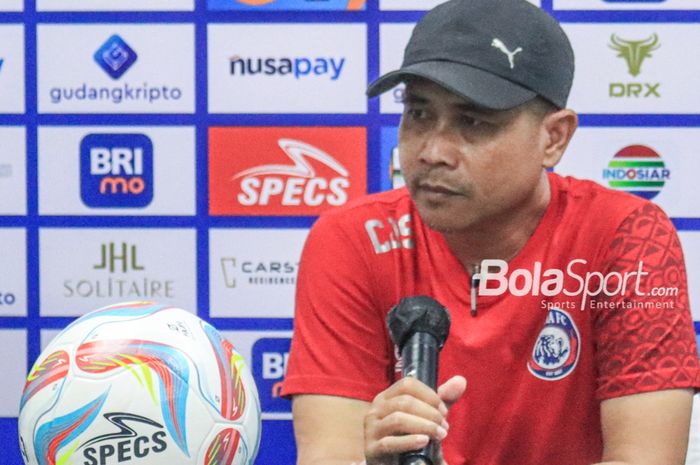 Pelatih Arema FC, Joko Susilo terancam terima risiko jika timnya menelan 3 kekalahan di Liga 1 2023.