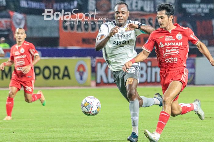 Persija Jakarta versus Persib Bandung di Liga 1.