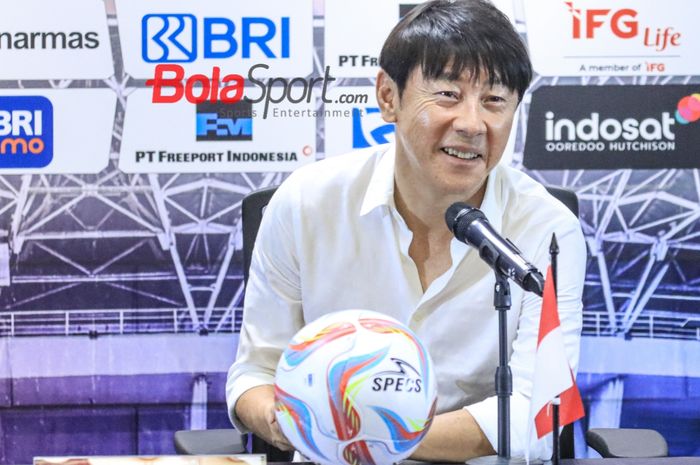 Media Vietnam soroti dua tugas baru Shin Tae-yong usai tersingkir dari Piala Dunia U-17 2023.