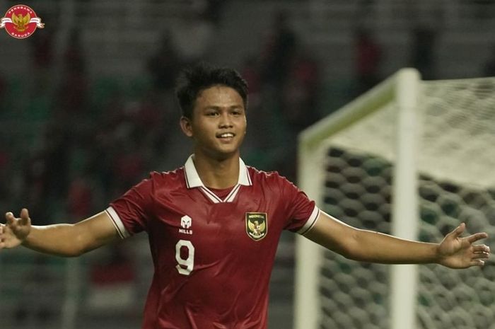 Pemain timnas U-20 Indonesia, Hokky Caraka marah terhadap Gubernur Jawa Tengah Ganjar Pranowo akibat Piala Dunia U-20 2023 batal digelar di Indonesia.