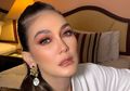 Luna Maya Tampil Seksi Anggun Pakai Mini Dress Off Shoulder Pamer Pundak Mulus, Bule Banget!