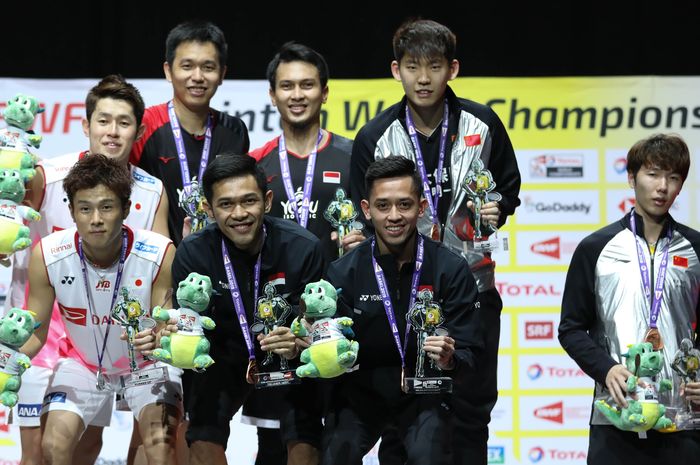 Podium ganda putra pada Kejuaraan Dunia 2019 yang digelar di St jakobshalle, Swiss.