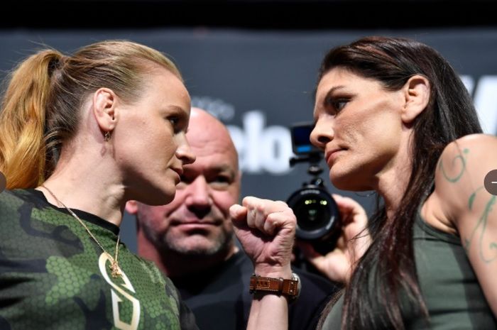 Sesi staredown jelang UFC 266, Jumat (24/9/2021) WIB antara Valentina Shevchenko (kiri) dan Lauren Murphy (kanan).