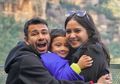Foto Keluarga di Sydney Opera House, Intip Gaya Nagita Slavina Pakai Dress Simpel Mewah Harga Jutaan Rupiah