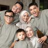 Inspirasi Baju Sarimbit Lebaran 2024 ala Keluarga Haji Faisal, Tunik Fuji Cantik Banget!