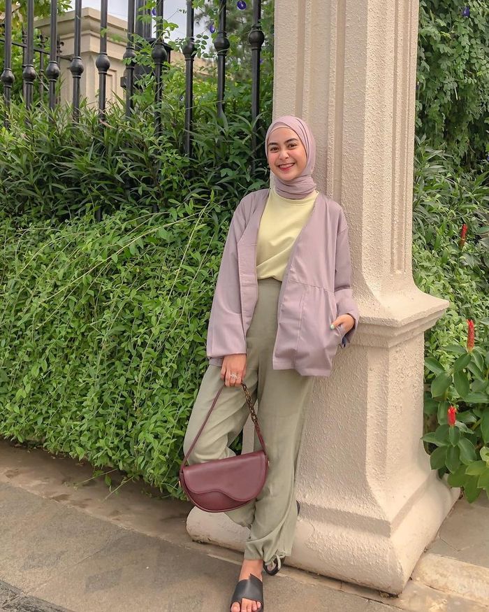 Padu Padan Outer Hijab Warna Lilac Ala Selebgram Dianty